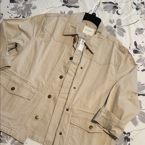 Banana Republic Factory Utility Jacket in Light Tan - Picture 2 of 3